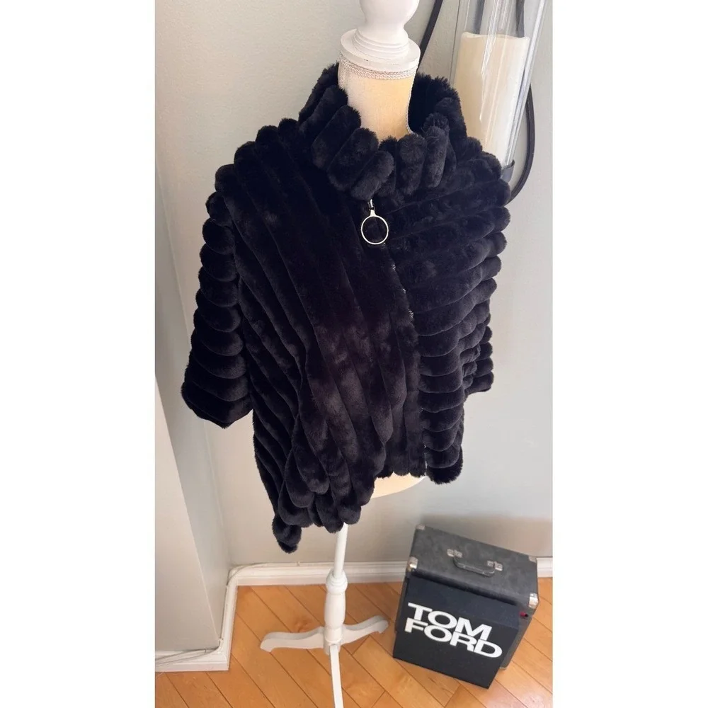 La Fiorentina Faux Fur Wrap Poncho, Black Fur, Classic & Elegant, NWT